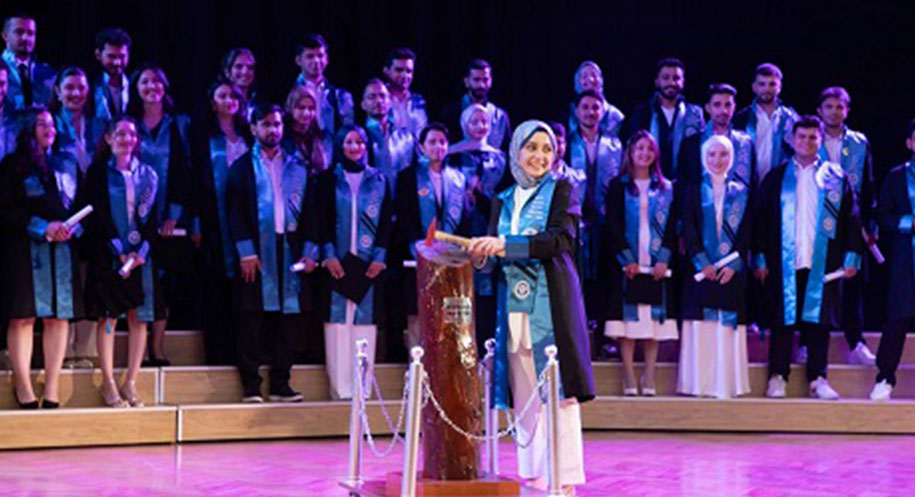 Erzincan Binali Yıldırım Üniversitesi Eczacılık Fakültesi 2024-2025 mezunları, görkemli bir