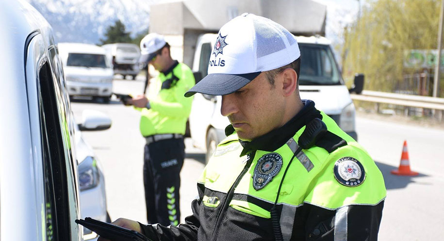 Erzincan İl Emniyet Müdürlüğü, aranan şahıslara yönelik gerçekleştirdiği operasyonlarla suç