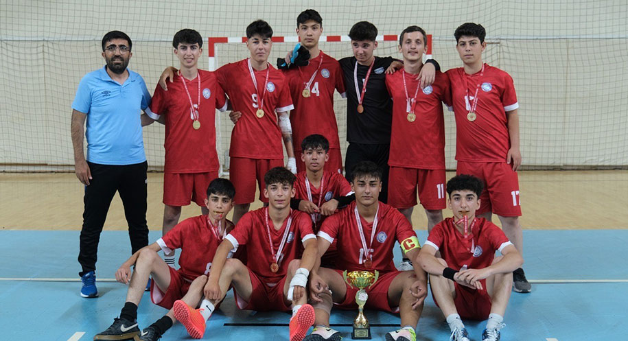 Erzincan’da düzenlenen Futsal Gençler B Erkek İl Birinciliği, 10 okulun