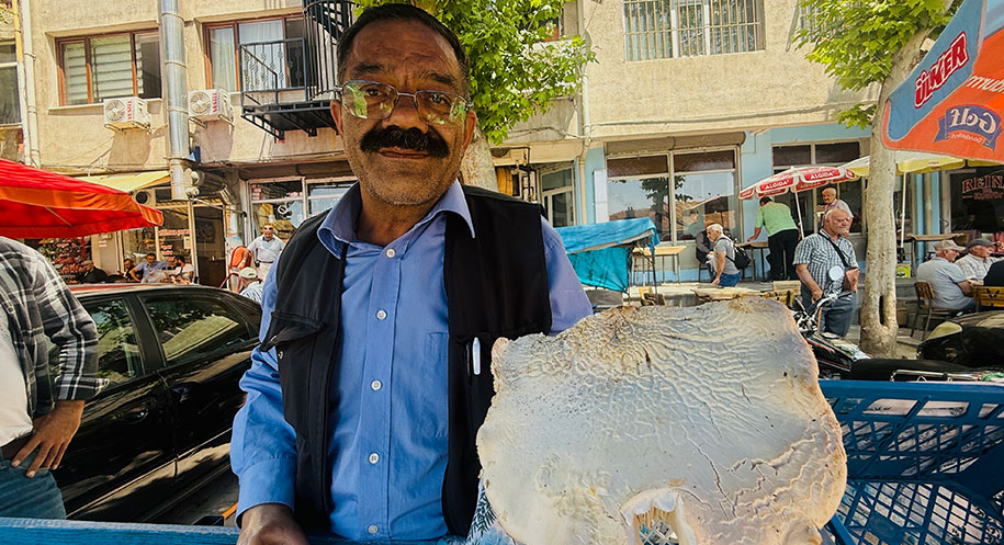 Erzincan’da mantar sezonu tüm canlılığıyla devam ederken, Buğday Meydanı’ndaki pazarda