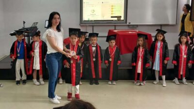 Erzincan Munzur Anaokulu, 2024-2025 eğitim-öğretim yılının sona ermesiyle düzenlediği mezuniyet