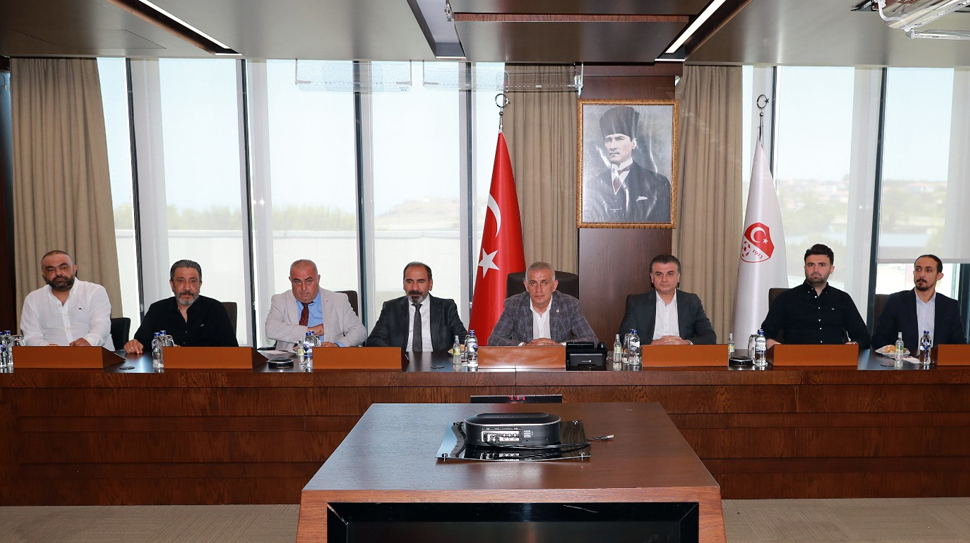 TFF Başkanı Hacıosmanoğlu, Riva’da 2. Lig kulüp başkanlarıyla bir araya