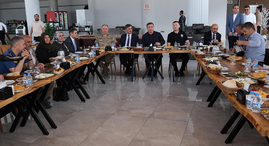 Erzincan İl Emniyet Müdürlüğü tarafından, aziz şehitlerin kıymetli aileleri onuruna