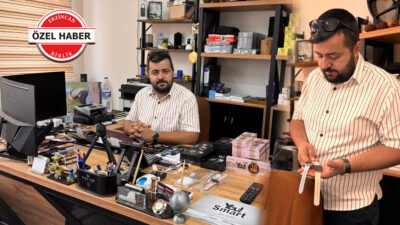 Babasından devraldığı saatçilik mesleğini teknolojiyle harmanlayan Ahmet Çağrı Aslay, Erzincan’dan