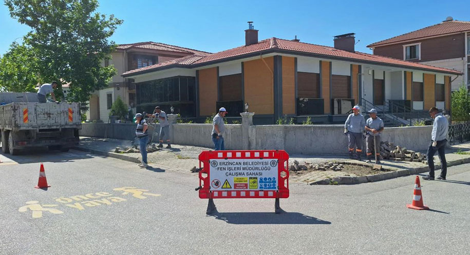 Erzincan Belediyesi, yaz sezonuna hızlı başladı. Fen İşleri ekipleri; Geçit,