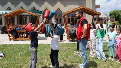 Erzincan Gençlik Merkezi, ÇEDES projesi kapsamında düzenlediği yılsonu şenliklerinde öğrencilerle