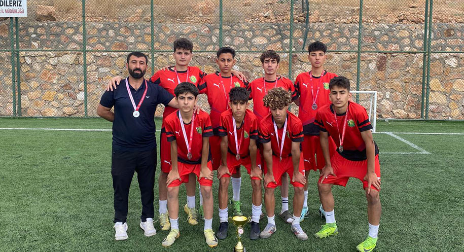 Elazığ’da düzenlenen “Sokaklar Bizim” 5×5 Futbol Grup Müsabakalarında Erzincan’ı temsil