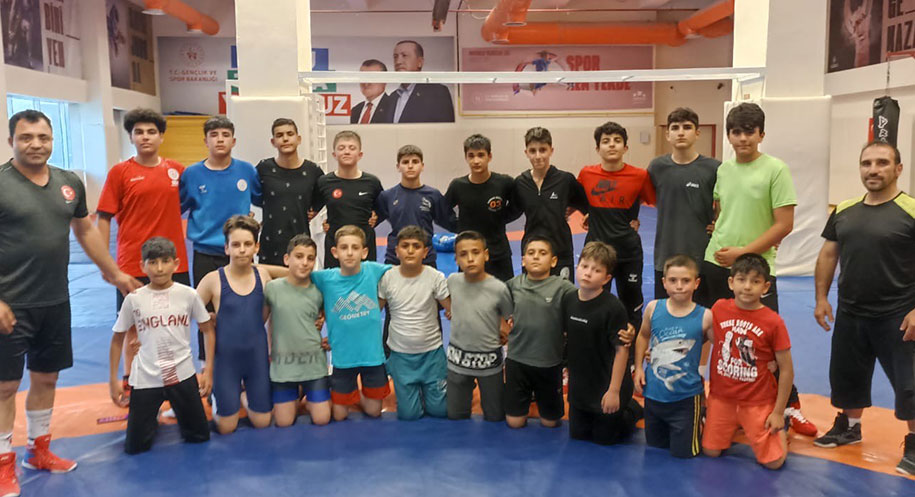 Erzincan’ın geleceğin güreşçilerini yetiştiren altyapı ekipleri, önemli bir sınav için