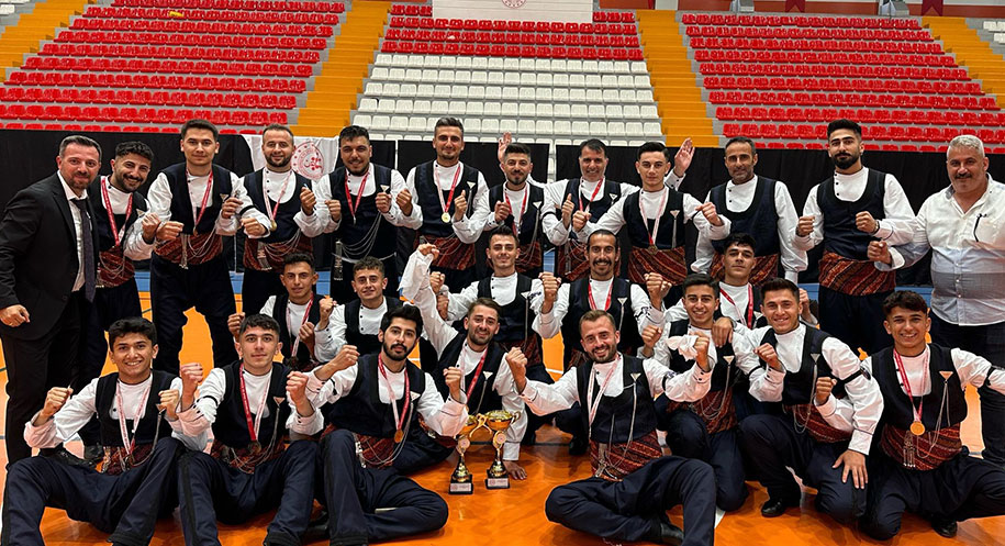 Kars’ta düzenlenen Elevan Halk Oyunları Grup Müsabakaları’nda iki farklı kategoride