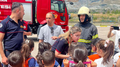 Erzincan Melikşah İlkokulu 1. sınıf öğrencileri, Erzincan Belediyesi İtfaiye Müdürlüğü’nü