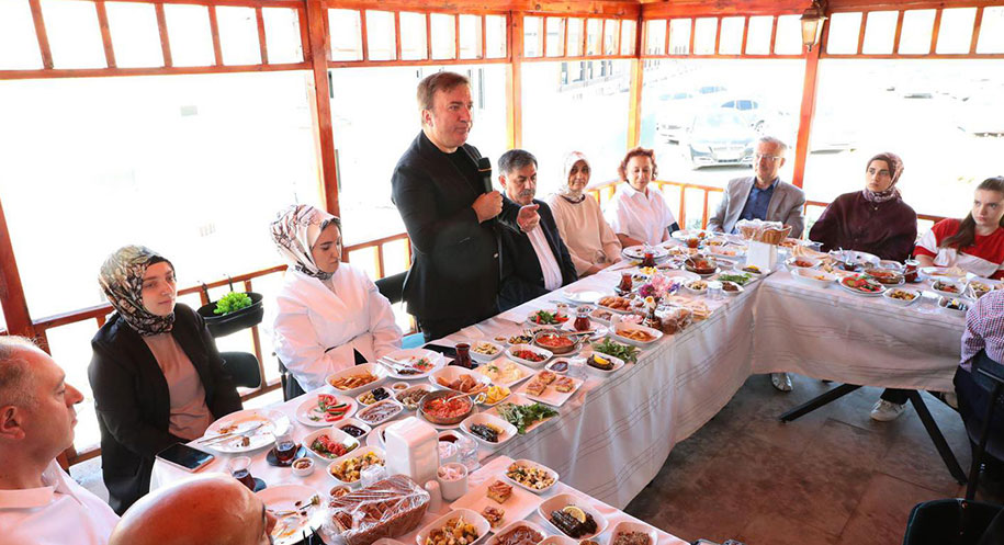 Erzincan’da kadın girişimciliğine ve yöresel üretime büyük katkı sağlayan Hünerli