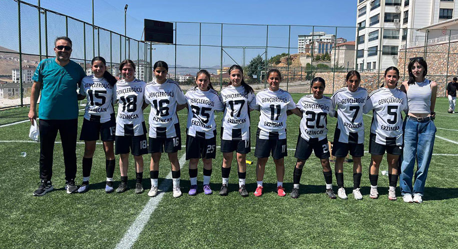 Elazığ’da düzenlenen 5×5 Futbol Gençlik Kupası Bölge Turnuvası’nda Erzincan Gençler