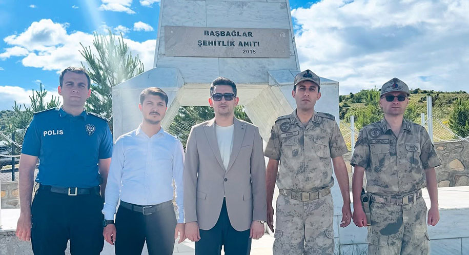 Kemaliye Kaymakamı İlhan Kayatürk, beraberindeki heyetle birlikte anlamlı bir ziyaret