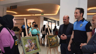 Gençlerin Emeği ve Sanatı Buluştu; “Kağıt Rölyef” Kursunun Yıl Sonu Sergisi Açıldı Erzincan’da ÇOGEP kapsamında açılan Kağıt Rölyef kursunda eğitim alan öğrenciler,