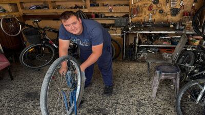 Erzincan’da havaların ısınmasıyla birlikte vatandaşlar açık havada vakit geçirmeye yönelirken,