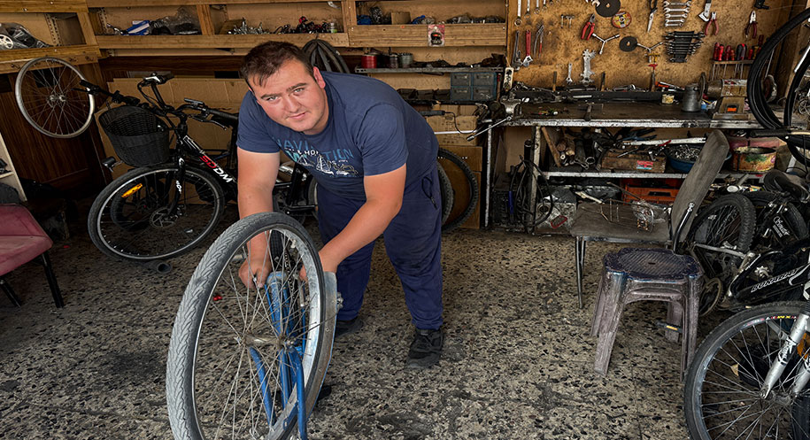 Erzincan’da havaların ısınmasıyla birlikte vatandaşlar açık havada vakit geçirmeye yönelirken,