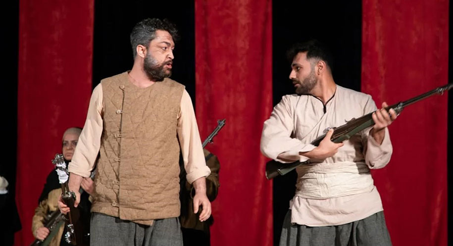 EBYÜ Tiyatro Kulübü’nün sahnelediği “Töre” adlı oyun, izleyicilerden tam not