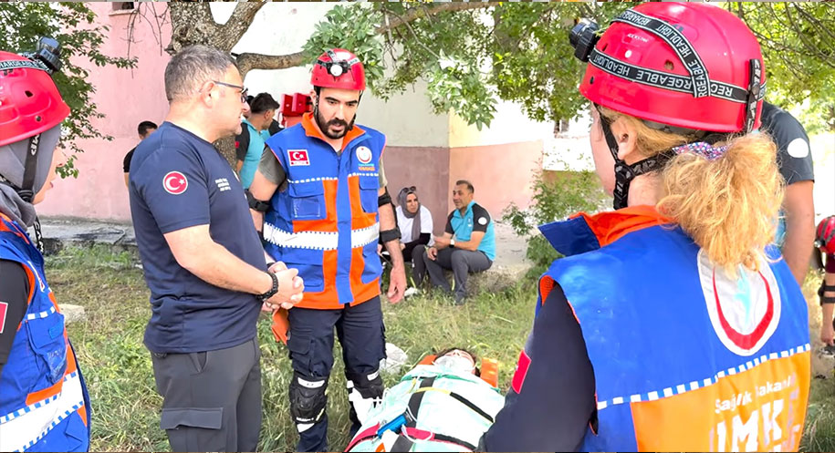 Tunceli’de düzenlenen UMKE Temel Eğitimi, Erzincan İl Sağlık Müdürlüğü’nden giden