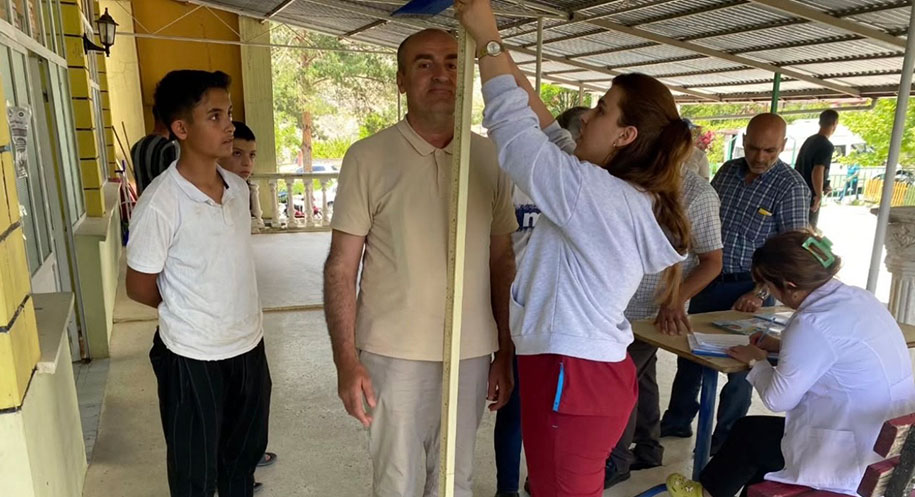 Üzümlü’de “İdeal Kilonu Öğren, Sağlıklı Yaşa” uygulaması kapsamında vatandaşların boy