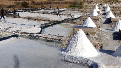 Erzincan Kemah’ta 450 yıllık tuz ocağı, güneş ve rüzgârla doğal