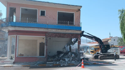 Erzincan Merkez Çarşısı’nda kentsel dönüşüm için yıkım süreci başladı. Depreme