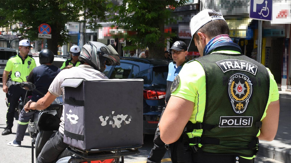 Trafik ekipleri, Erzincan’da motosiklet ve motorlu bisiklet sürücülerine yönelik denetim