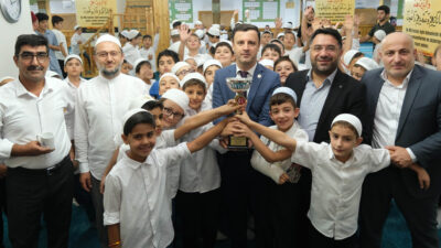 Şemseddin Uçar Camii’nde düzenlenen “Hafızlık Temel Eğitimi Programı”, küçük yaşlardaki