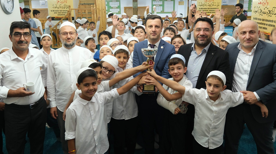 Şemseddin Uçar Camii’nde düzenlenen “Hafızlık Temel Eğitimi Programı”, küçük yaşlardaki