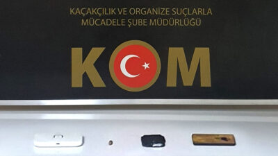 Erzincan Lisesi’nde yapılan motorlu taşıtlar e-sınavında, kopya düzeneğiyle yakalanan E.U.