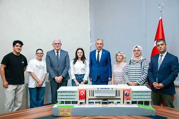 Erzincan Binali Yıldırım Üniversitesi İç Mekân Tasarımı Programı öğrencileri, büyük