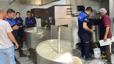 Erzincan Belediyesi Zabıta Müdürlüğü, yaz aylarında artan dondurma tüketimiyle birlikte