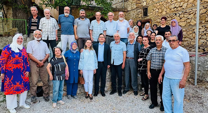 Kemaliye Kaymakamı Emirhan Arıkan, ilçedeki köy ziyaretlerine devam ederek vatandaşlarla