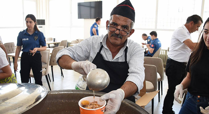 Erzincan İl Emniyet Müdürlüğü tarafından Muharrem ayı dolayısıyla düzenlenen aşure