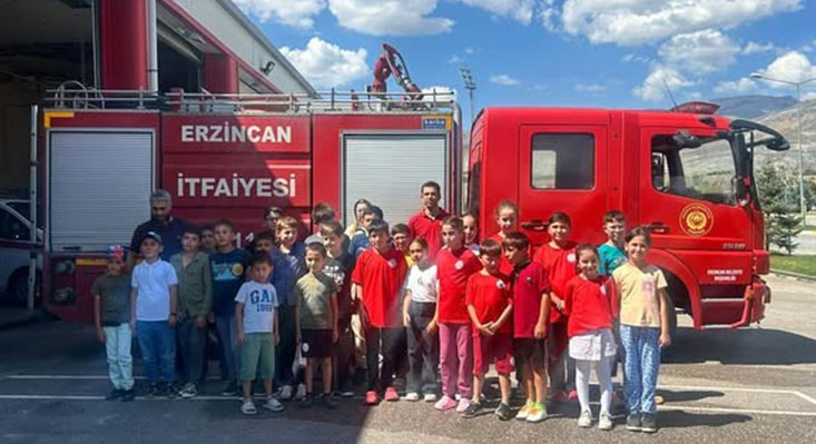 Erzincan Belediyesi İtfaiye Müdürlüğü, bu kez geleceğin bilinçli bireylerini ağırladı.