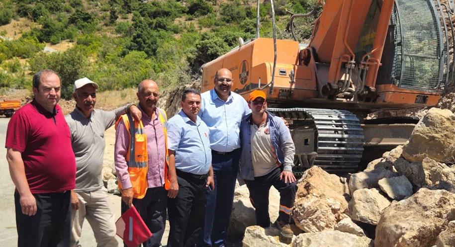 Erzincan’ın Kemaliye ilçesinde ulaşım altyapısını güçlendirmeye yönelik sürdürülen çalışmalar tüm