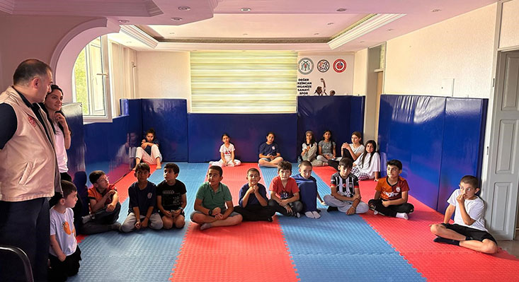 Erzincan Valiliği himayesinde faaliyet gösteren Değer Erzincan Spor Kulübü öğrencilerine,