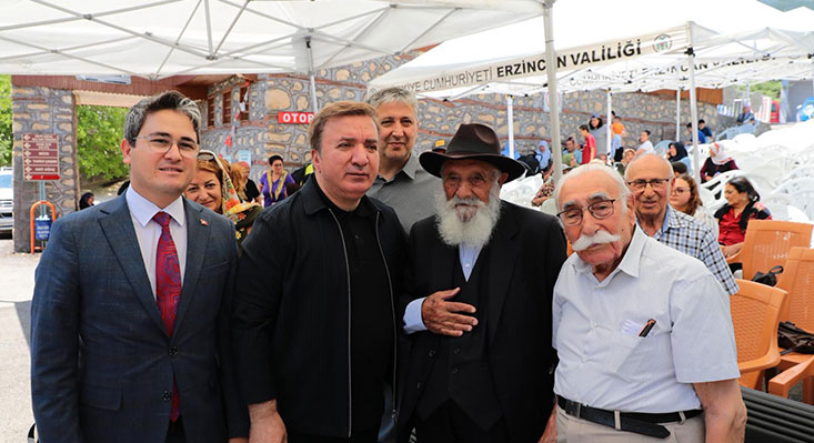Erzincan’ın Kemaliye ilçesine bağlı Ocak köyünde, Hıdır Abdal Sultan Ocağı