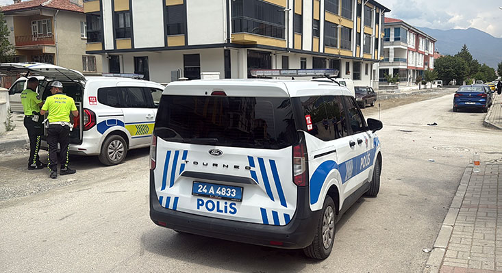 Erzincan’da otomobil ile motosikletin çarpışması sonucunda meydana gelen kazada 1