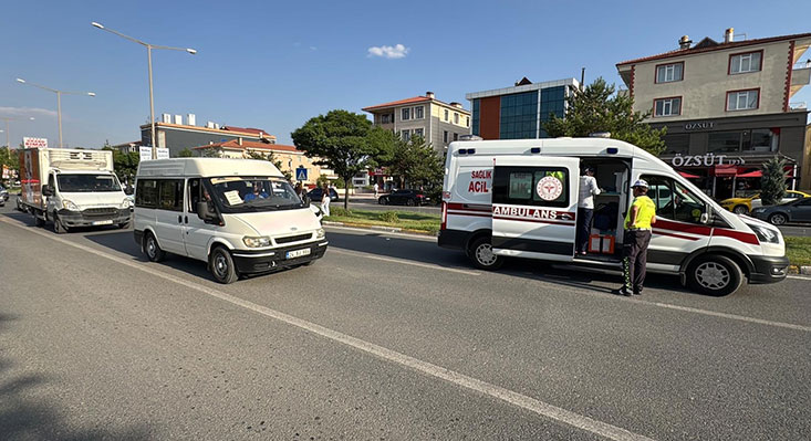 Erzincan’da otomobilin çarpması sonucu yaralanan yaya hastaneye kaldırıldı. Halit Paşa