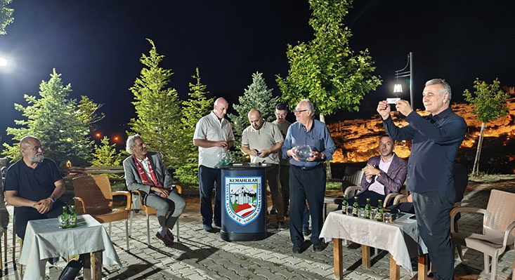 Özgür İLHAN Kemah Köyleri Dostluk Turnuvası’nda çeyrek final heyecanı geçtiğimiz