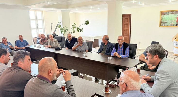 Refahiye ilçesinde vatandaşlarla güçlü iletişim kurma anlayışıyla çalışmalarını sürdüren Refahiye