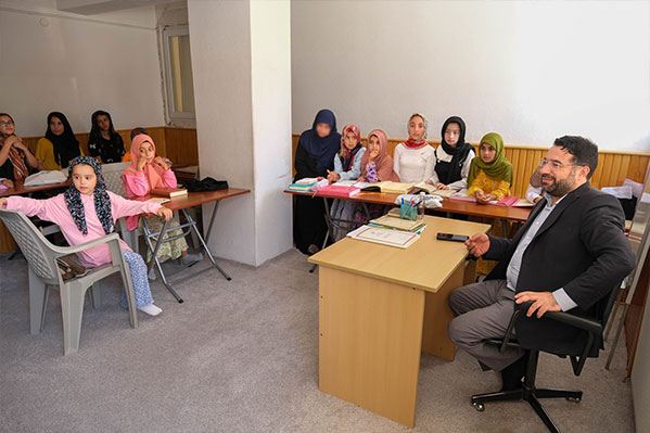 Erzincan İl Müftüsü İsmail Fakirullahoğlu, yaz döneminde Halitpaşa Kardeşler Camii’nde