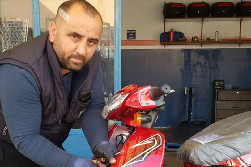 Erzincan’da uzun yıllardır motosiklet satışı ve tamiri yapan Ali Altın,