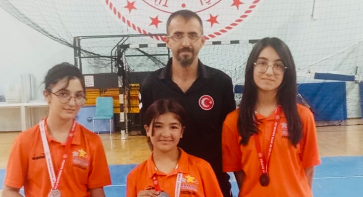 Erzincanlı genç masa tenisi sporcuları, Gümüşhane’de düzenlenen ANALİG Kadınlar 1.