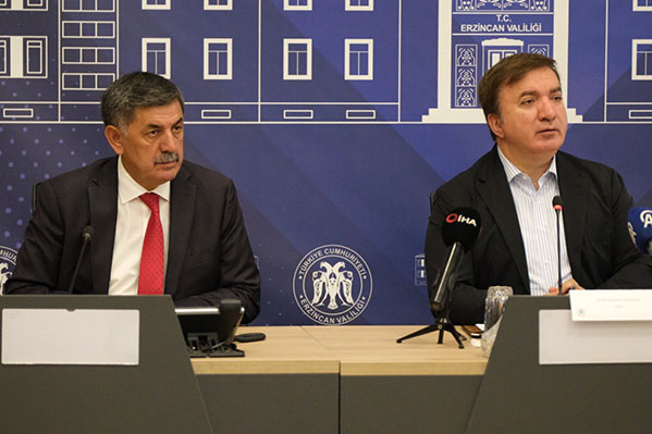 Erzincan’da merkez mahallelerin sorunlarının ele alındığı geniş katılımlı bir toplantı