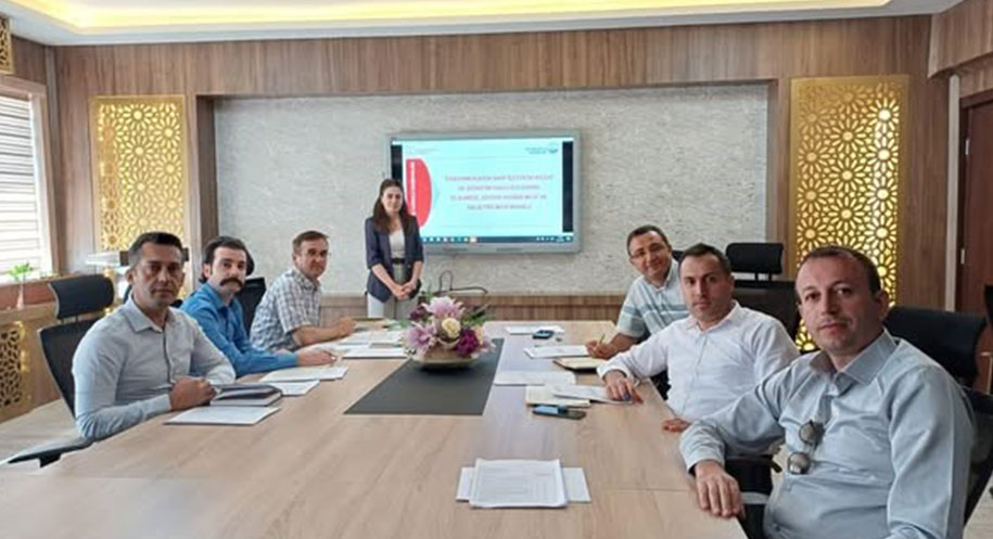 Erzincan’da eğitim müfettişlerine yönelik düzenlenen tanıtım toplantısında, öğretmenlerin sınıf içi