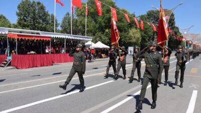 30 Ağustos Zafer Bayramı Erzincan’da düzenlenen törenlerle kutlandı. İlk tören