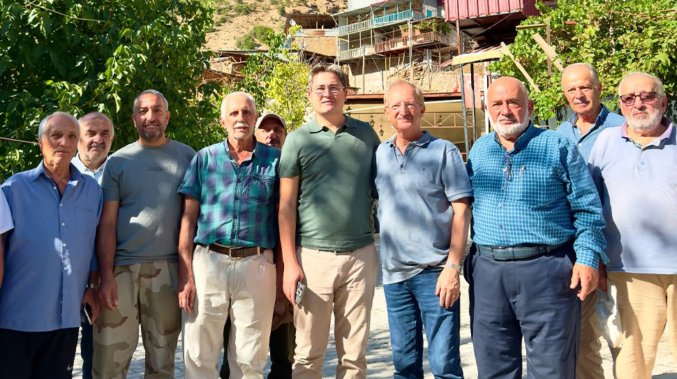 Kemaliye Kaymakamı Emirhan Arıkan, Belediye Başkanı Erdem Atmaca ve Türk