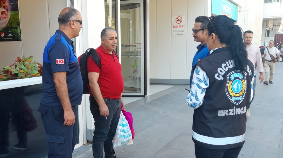 Erzincan’da polis ve zabıta ekipleri, cadde ve sokaklarda çevre kirliliğini