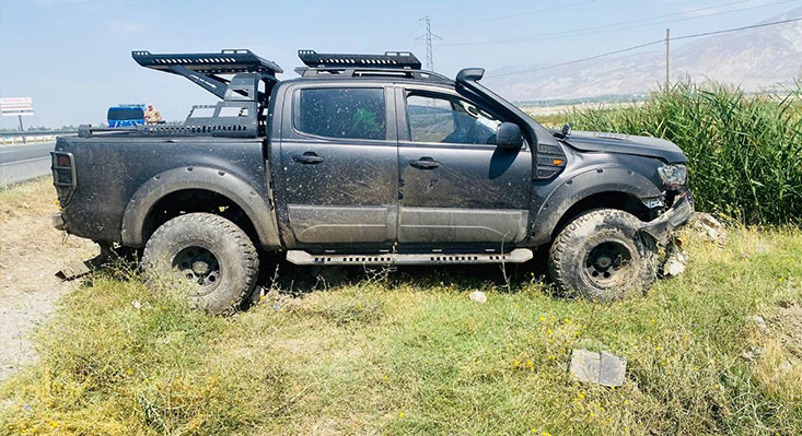 Erzincan’da kamyonet şarampole devrildi, 3 kişi yaralandı, yaralıların sağlık durumlarının